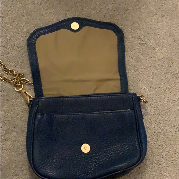 Tahari crossbody leather bag - Picture 5 of 5